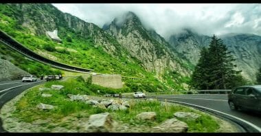 Мобилна фотография - "По пътя към Комо, Швейцарските Алпи", заснета със Samsung Galaxy S10 от Снежана Петрова-Лазарова през лятото на 2019г.