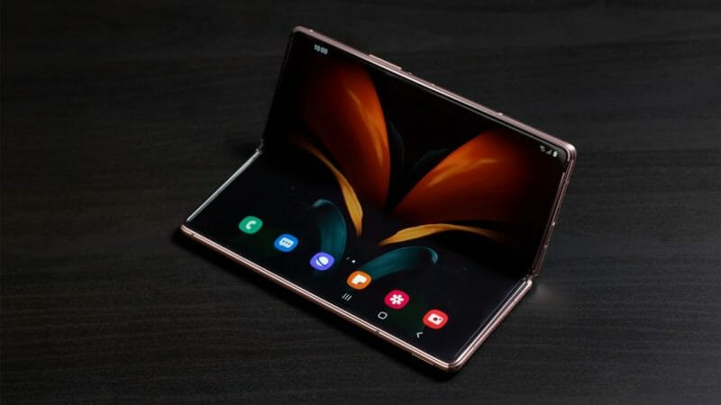 Galaxy Z Fold 3 с камера под екрана