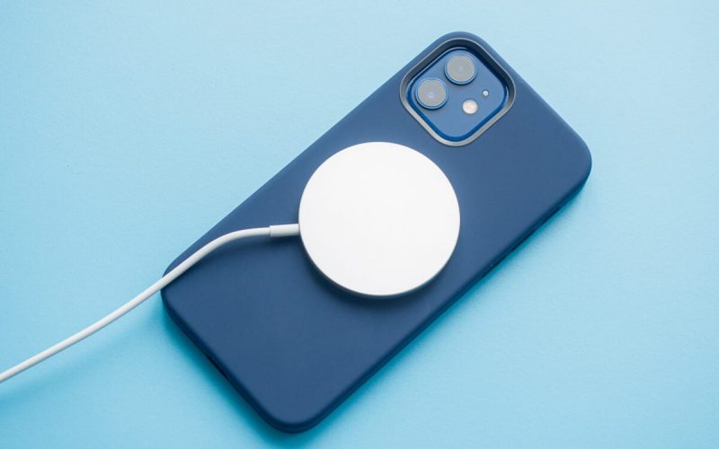 Apple-iPhone-12Pro-MagSafe