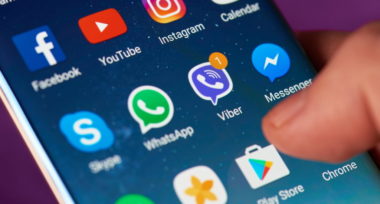 Русия планира да въведе лицензи за разговори през Skype, Viber и WhatsApp за да имат специалните служби да имат достъп до данните на крайните потребители на услуги, които в момента са защитени чрез криптиране. В допълнение, инициативата може да засегне доставчиците на IP-телефония, които предоставят междуградски и международни комуникационни услуги за корпоративни клиенти, въз основа на виртуални номера.