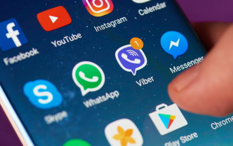 Русия планира да въведе лицензи за разговори през Skype, Viber и WhatsApp за да имат специалните служби да имат достъп до данните на крайните потребители на услуги, които в момента са защитени чрез криптиране. В допълнение, инициативата може да засегне доставчиците на IP-телефония, които предоставят междуградски и международни комуникационни услуги за корпоративни клиенти, въз основа на виртуални номера.