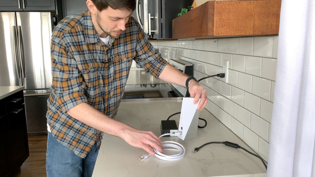 Сателитен интернет Starlink от SpaceX на Илон Мъск - безжичния рутер