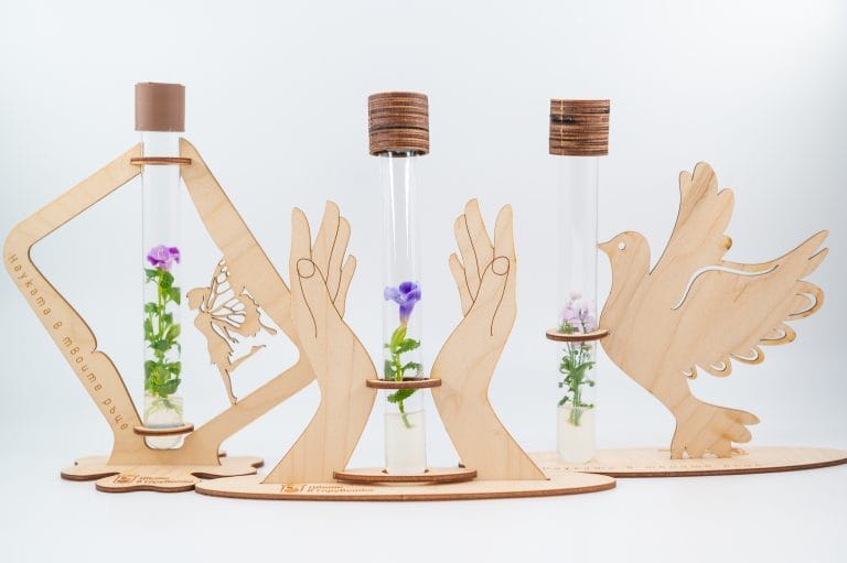 Цвете в епруветка