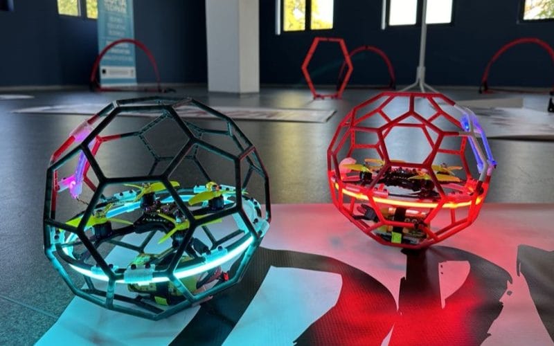 Новият спорт - ДРОН ФУТБОЛ (droneball) ще направи своя дебют в България в рамките на тазгодишното Интер Дрон Експо 2024 от 1 до 4 октомври в Интер Експо Център в София.