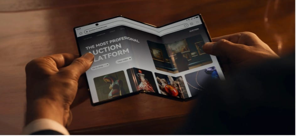 HUAWEI-Mate-XT-_-ULTIMATE-DESIGN-с екрана напред сгънат на 3