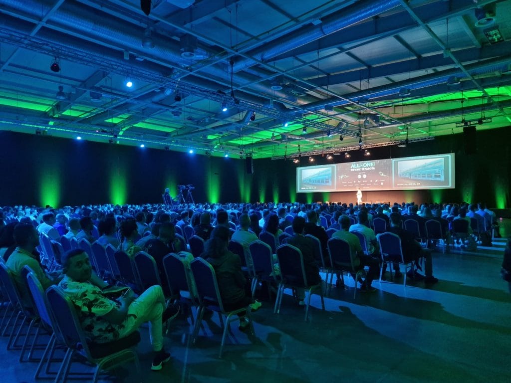 Петър Събев пред пълна зала малко преди 10ч., 22 август 2024 г., All in One 2024