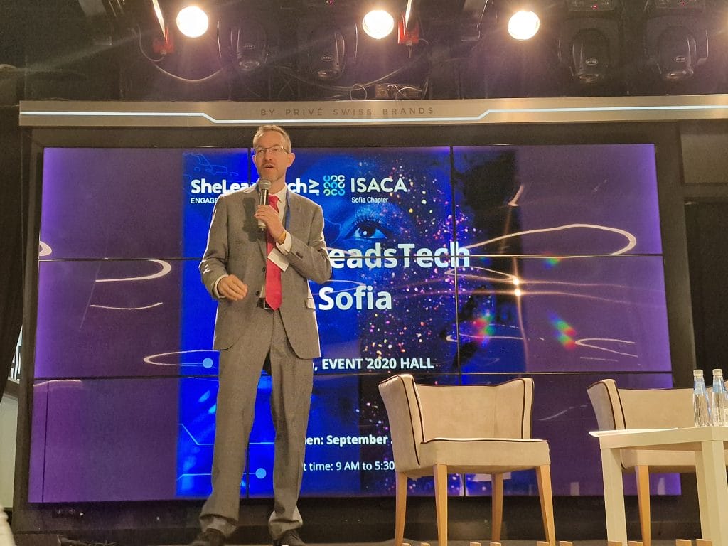 Joris Vredeling - European Chapter Advocate в ISACA презентира на SheLeadsTech Sofia 2024