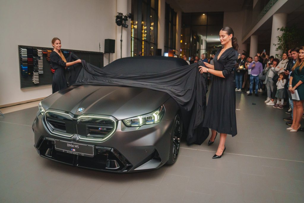BMW M5: Върховна мощ и стил с M Hybrid