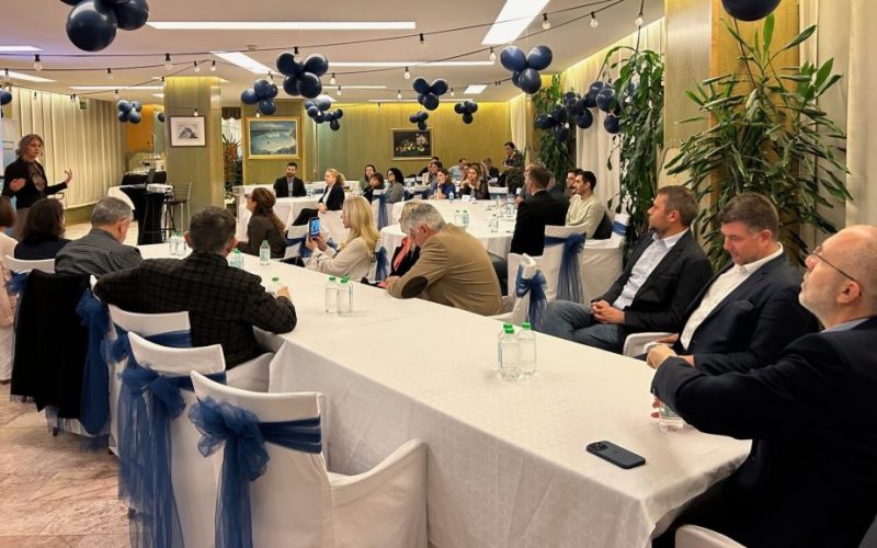 bait i priateli - 8 b2b sabitie - featured