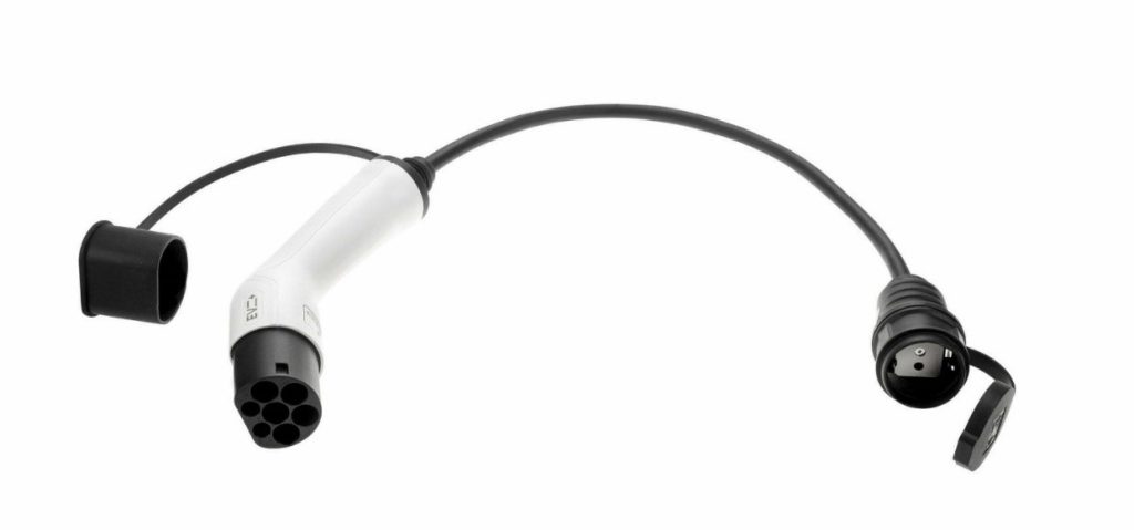 Кабел за V2L стандарт с накрайници - мъжки Type-2 към женско Шуко.