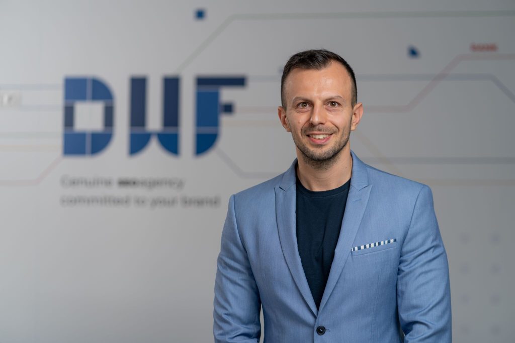 Eugen Predescu е професионалист с над 9 години опит в дигиталния маркетинг и впечатляващи постижения както на локално, така и на международно ниво. Като Paid Media Managing Director в румънската агенция DWF, Eugen е водеща фигура в разширяването на една от най-големите агенции за performance маркетинг в Централна и Източна Европа.