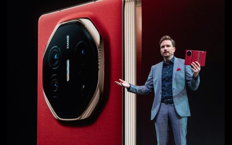 HUAWEI Mate XT | ULTIMATE DESIGN