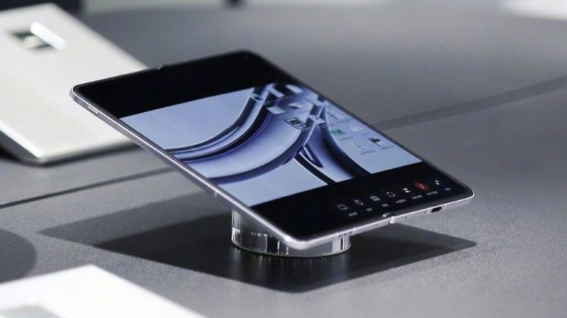 Сгъваемият iPhone на Apple е с напълно различен форм фактор и може да промени стандартите в индустрията