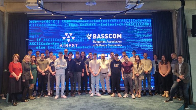 Техническата академия на AIBEST в Правец завърши с оспорван финал, впечатляващи проекти и заслужена победа за отбор „GetAFix“. Вижте повече за партньорството между ученици и водещи технологични компании.