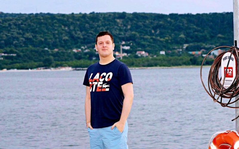 Дидо Григоров – за любовта към пианото, журналистиката и програмирането , първите стъпки със C++ към AI и Python в Stanford и напред.