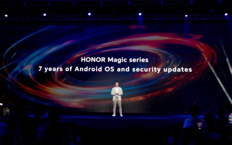 HONOR обяви на MWC 2025 в Барселона, че флагманите от серията HONOR Magic ще получат 7 години актуализации за Android OS и сигурност – важна стъпка към по-дълъг живот на устройствата и по-малко електронни отпадъци.
