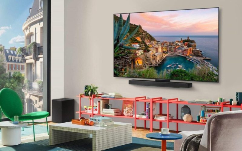 LG оглави световния пазар на OLED телевизори за 12-та поредна година с 52.4% дял през 2024 г. Компанията затвърди лидерството си чрез иновации в изкуствения интелект, перфектно черно и повишена яркост, като остава пионер в премиум телевизорите.