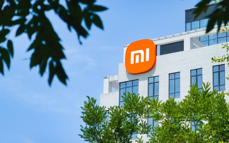 Xiaomi отчита рекордни приходи от 365,9 млрд. юана през 2024 г., благодарение на иновации в смартфони, IoT и електромобили.