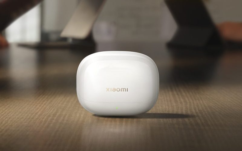 Xiaomi Buds 5 Pro дебютираха на MWC 2025 с революционна функция за запис на разговори директно в калъфа на слушалките, студиен звук със Snapdragon Sound™, превод в реално време и до 40 часа живот на батерията.