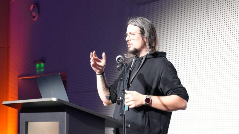 Олег Петров разказва за пътя си в дигиталния свят, създаването на DiveWP и най-ценния урок: споделяй знания и вратите ще се отворят.