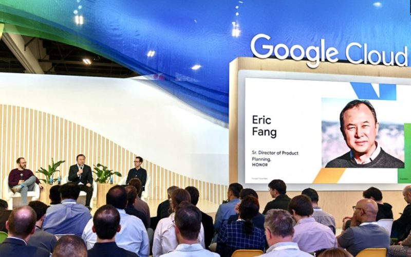 Ерик Фанг, старши директор продуктово планиране в HONOR по време на панелна дискусия на конференцията Google Cloud Next 2025