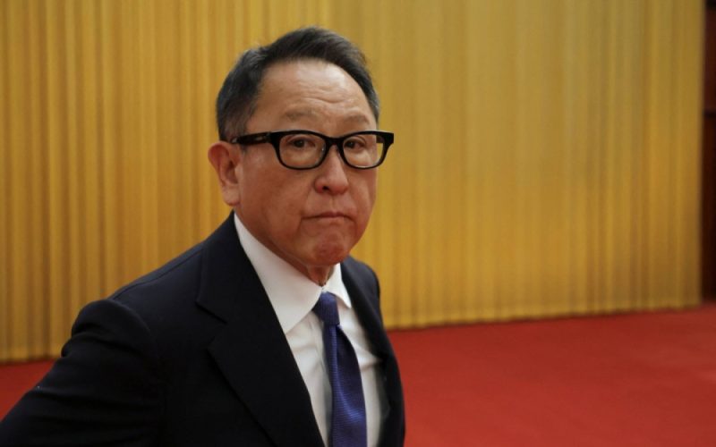 Акио Тойода предлага придобиване на Toyota Industries за 42 млрд. долара – стратегическа стъпка за консолидиране на Toyota Group в ерата на електрификацията.