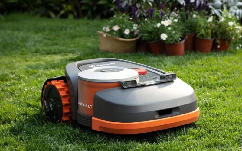 Segway Navimow i108Е е косачка-робот с GPS, AI и камера, която коси прецизно, избягва дъжда и рисува върху тревата – без кабели, без усилие.