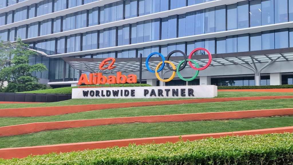 Историята на Alibaba – от визията на Джак Ма до трансформацията ѝ в глобален играч под новите правила на Китай и неговия дигитален път напред.