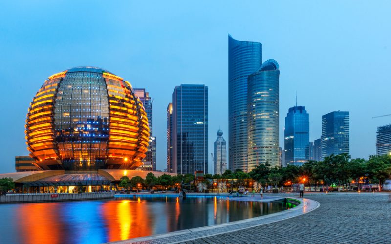 Ханджоу – град на чай, технологии и поезия. От Западното езеро до кампуса на Alibaba, тук древността и дигиталното бъдеще живеят в хармония.