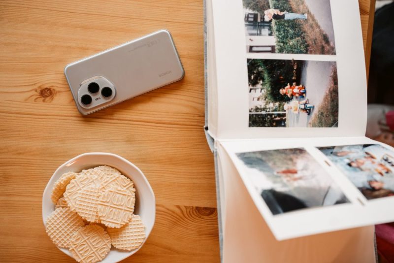 Открийте HONOR 400: AI възстановяване на стари снимки, AI камера за перфектни семейни кадри и ново измерение на спомените за Деня на детето.