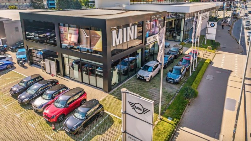 М Кар София събра над 100 участници в тест драйв с електрическите BMW и MINI. 80 дръвчета засадени като част от мисията за устойчивата мобилност.