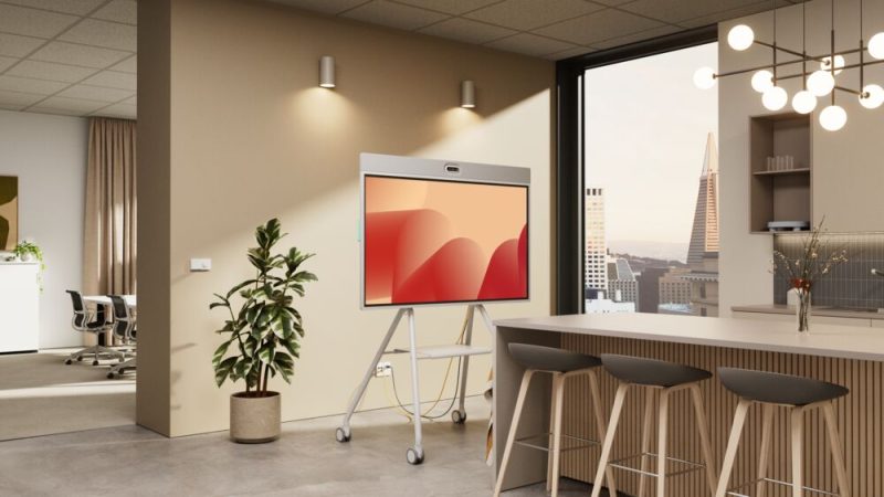 Logitech Rally Board 65: 4K UHD тъч дисплей с вградена видеоконферентна система, AI аудио оптимизация и смарт анализи – идеален за модерни офиси.