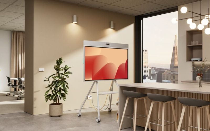 Logitech Rally Board 65: 4K UHD тъч дисплей с вградена видеоконферентна система, AI аудио оптимизация и смарт анализи – идеален за модерни офиси.