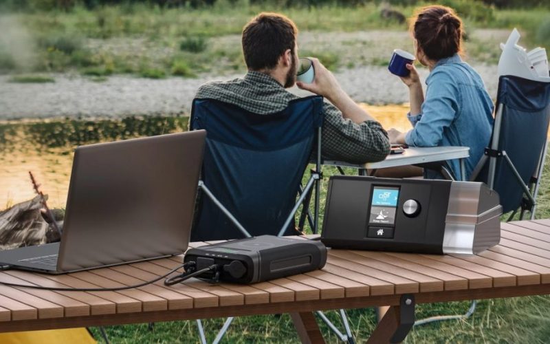 Sandberg представя външна батерия Survivor Powerbank 7in1 с 76 800 mAh капацитет, множество изходи, безжично зареждане и здрав корпус за екстремни условия.