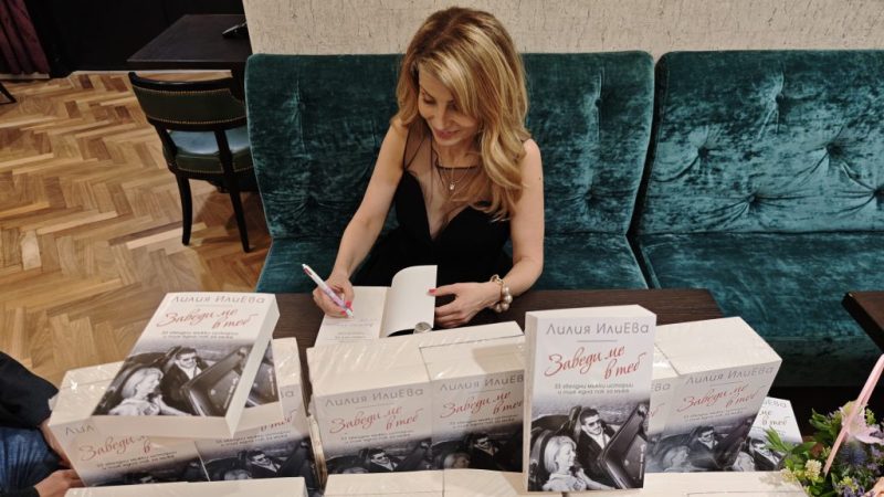 Премиерата на „Заведи ме в теб“ се превърна в първото литературно събитие у нас, заснето изцяло със смартфон Xiaomi 15 Ultra – среща между литература и технология.