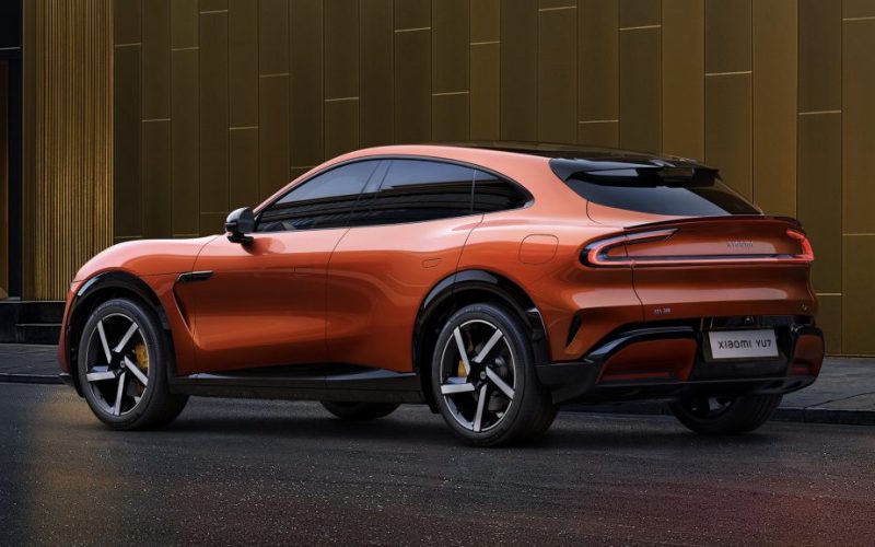 Xiaomi YU7 — първият SUV на марката с 690 к.с., пробег до 835 км, AI технологии, HyperVision дисплей и авангарден лукс. Официален дебют в Пекин.