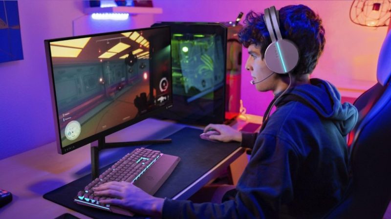 Philips Evnia 27M2N3800A комбинира 4K резолюция и 320 Hz честота – идеален избор за геймъри, търсещи скорост, реализъм и стил в едно устройство.