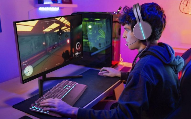 Philips Evnia 27M2N3800A комбинира 4K резолюция и 320 Hz честота – идеален избор за геймъри, търсещи скорост, реализъм и стил в едно устройство.