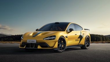 Xiaomi EV обяви официалното пускане на пазара и началото на доставките на своята флагман серия Xiaomi SU7 Ultra, включваща два високопроизводителни варианта: