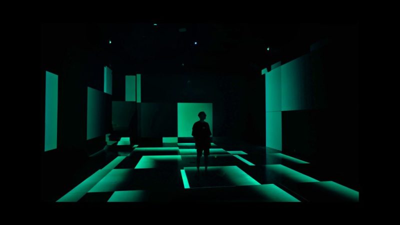 VIDENIE е първото дигитално имерсивно арт пространство в България – среща на изкуство, технологии и изкуствен интелект в сърцето на София.