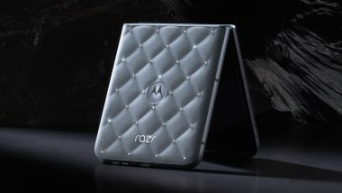 Motorola и Swarovski представят лимитирана блестяща колекция – razr 60 и moto buds loop в нюанс Ice Melt, инкрустирани с кристали Swarovski®.