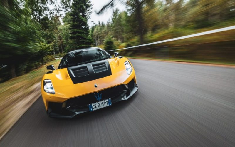 Maserati GT2 Stradale блесна на “TUTTO BENE Hillclimb” в Италия: мощен V6 Nettuno, 640 к.с., ускорение 0–100 за 2,7 сек и над 320 км/ч. Елегантност и спорт в едно.