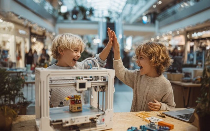 София ще бъде домакин на „ЕдТех Иноватори“ (16–18 октомври) – маратон за деца и младежи с фокус върху STEM, дигитални умения и устойчиво развитие.