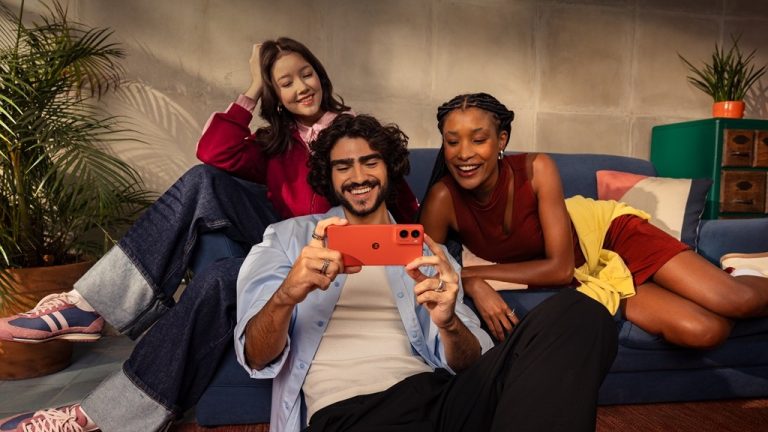 Motorola представи в България новите moto g06 и g06 power, както и ексклузивната Brilliant Collection със Swarovski® кристали.