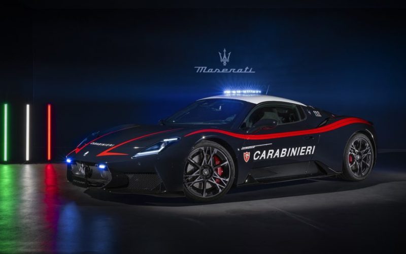 Maserati MC20 Cielo и Alfa Romeo Giulia Quadrifoglio ще подпомагат италианските карабинери при спешен транспорт на органи и кръв. Инициативата на Stellantis съчетава инженерна мощ, дизайн и социална отговорност.