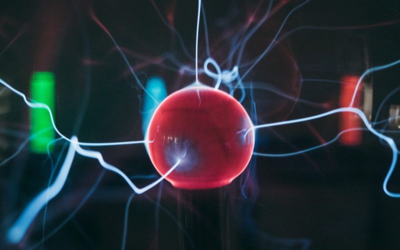 PHENOMENA – първият музей на науката и изкуството в България, отвори врати в София. С над 100 интерактивни експоната и създател Мирян Костадинов, пространството обединява наука, технологии и изкуство в преживяване, което вдъхновява.