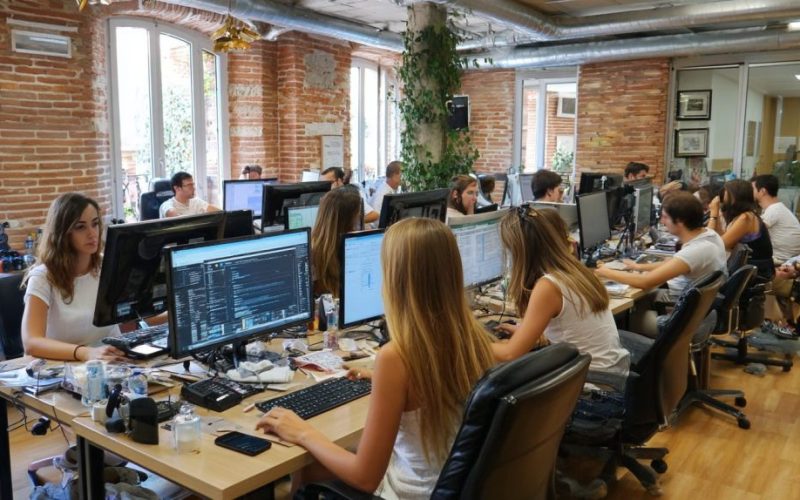 Sirma Academy стартира AI-First Development – първата програма в България за разработчици, работещи рамо до рамо с изкуствения интелект.