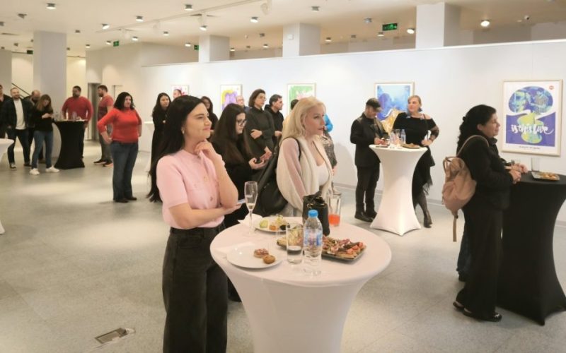 Xiaomi представи серията 15T в София с фотоизложба. Смартфоните с Leica камери предлагат професионална фотография и елегантен дизайн.