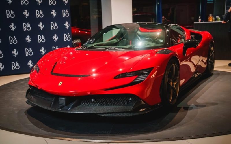 Bang & Olufsen и Ferrari представиха в София лимитирана колекция аудио продукти – съчетание на звук, стил и технологии в духа на две легенди.