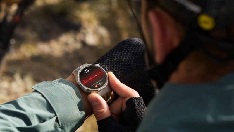 Анкета на Huawei с 752 участници показва: българите искат по-активен живот, но 44% правят под 10 000 крачки дневно.